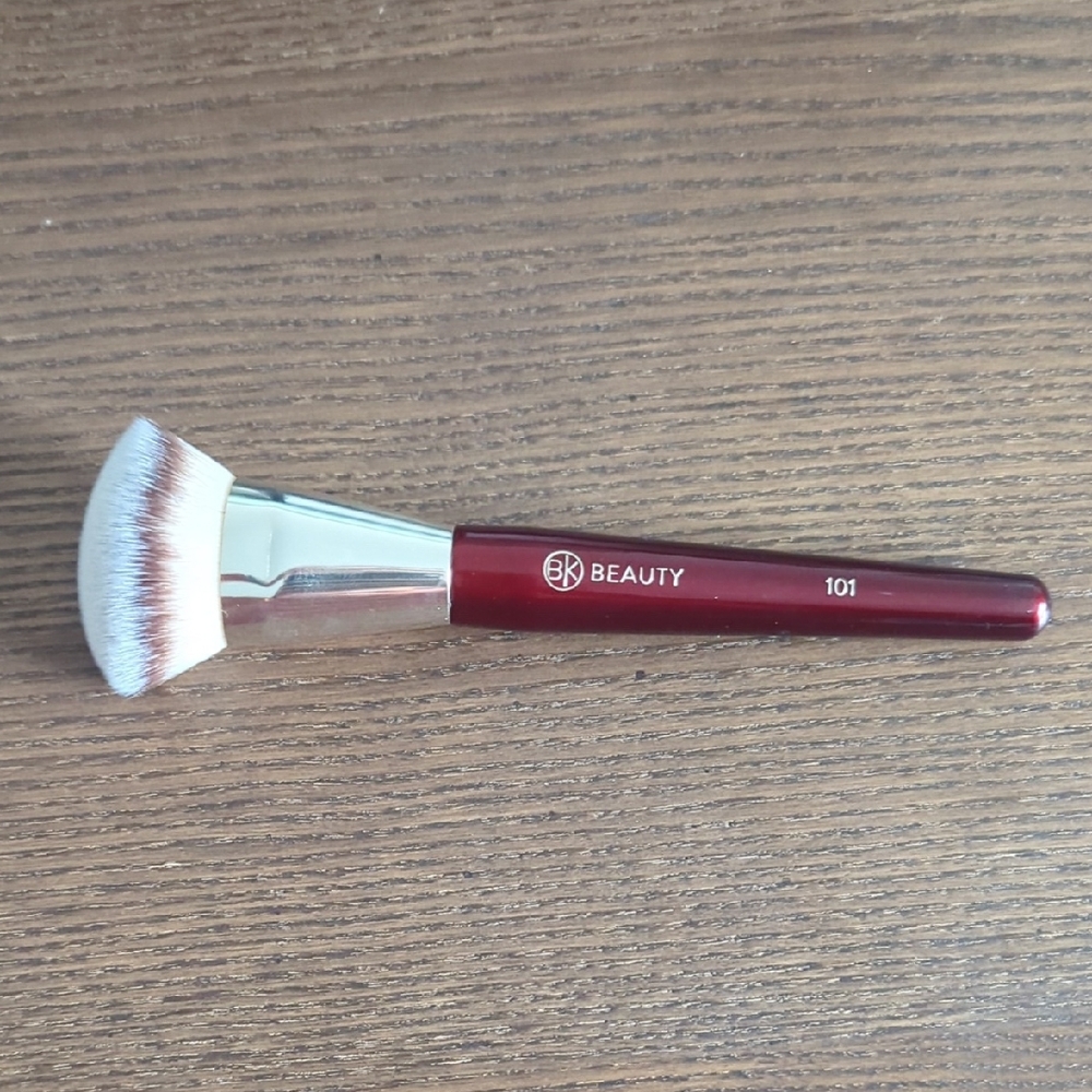 BK Beauty 101 Contoured Foundation Brush